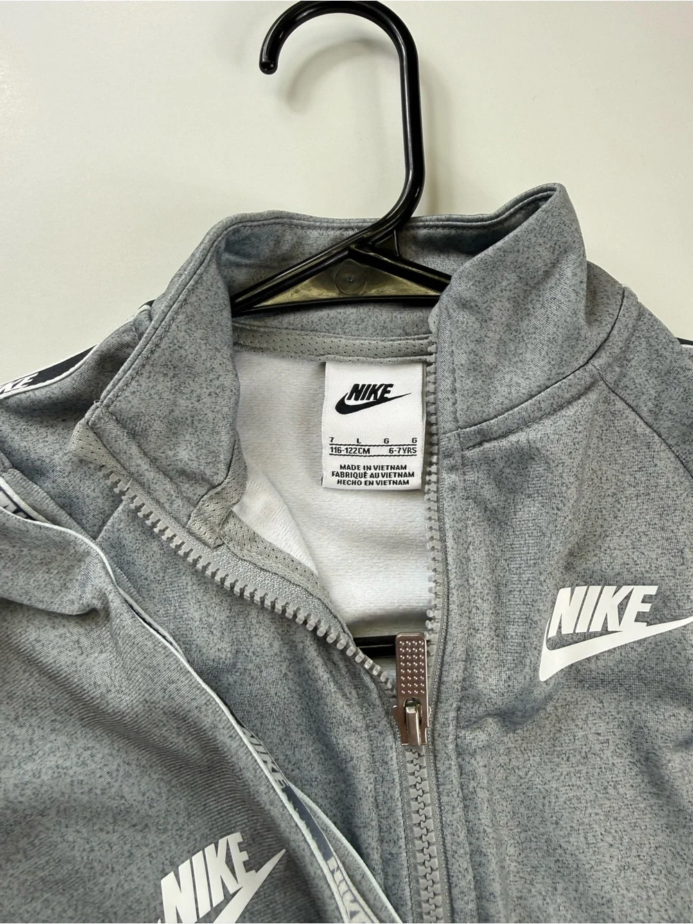 Nike boys 7 Heather Gray Performance Track Jacket with Logo